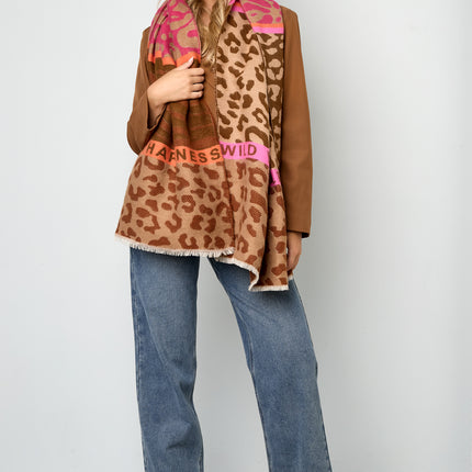 Opvallende sjaal met prints en tekst