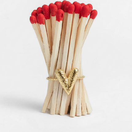 Ring met hart van gehamerde structuur