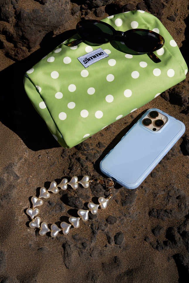 Trendy telefoonkoord met parelhartjes